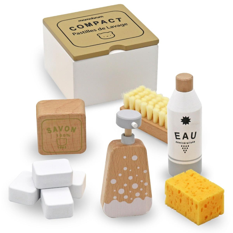 Dřevěná úklidová sada pro děti - 10 položek